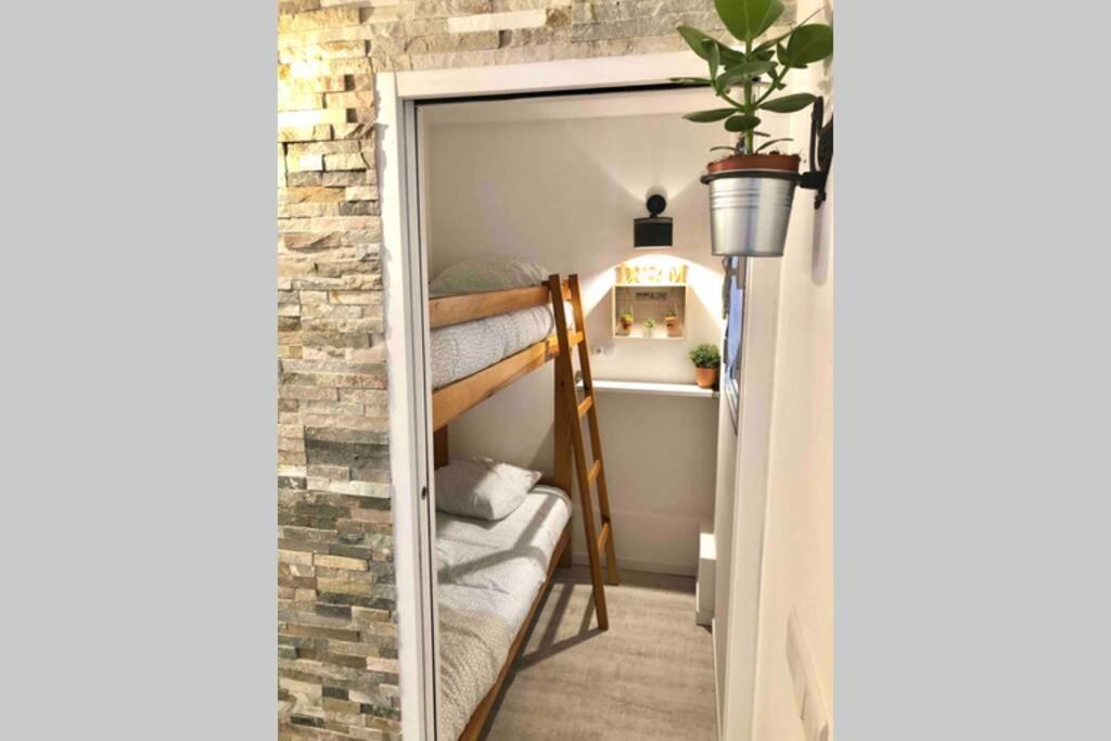 Grand Studio Cabine 30 M² Centre Ville, Refait A Neuf Pour Vous ! Climatise Ла-Гранд-Мот Экстерьер фото